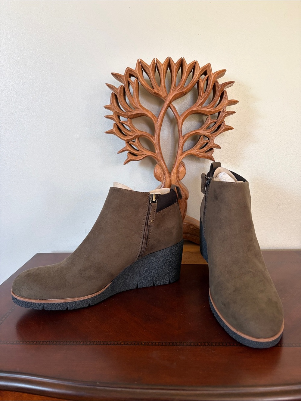 Dr Scholl’s Berklie Wedge Ankle Bootie in Olive Suede-Look 11M